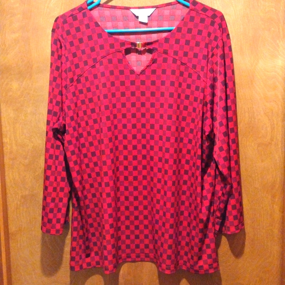Liz Claiborne Checkered Red and Dark Red 3/4 Sleeve Top with Clasp